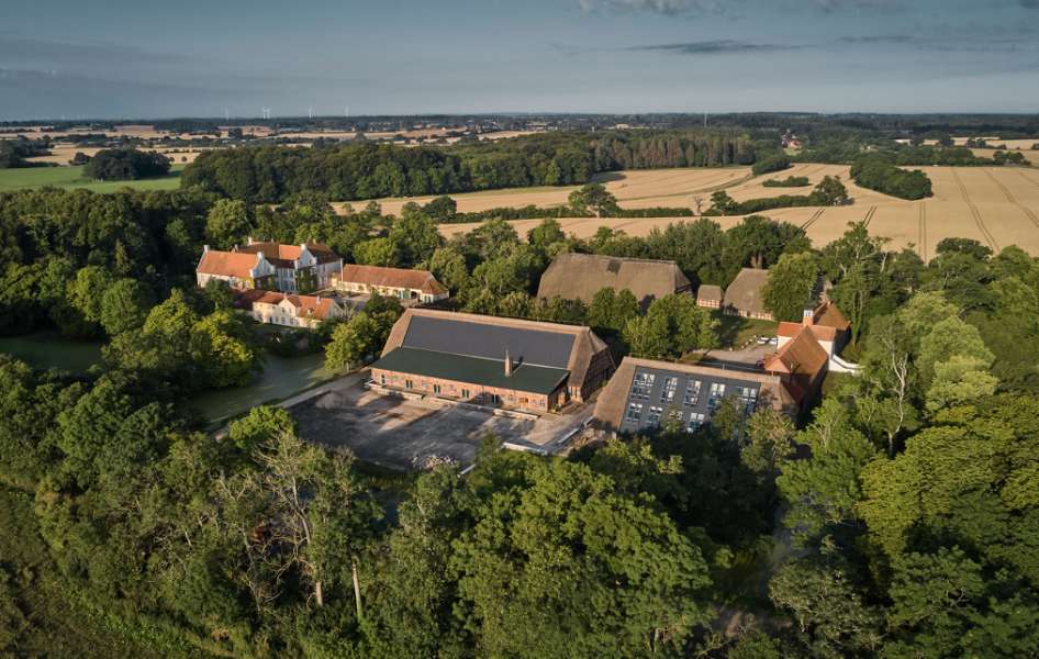 Vergangenheit und Zukunft vereint mit Stahlprofilen, Gut Damp in 24351 Damp